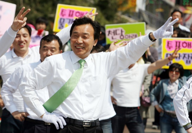 ▲민주당 손학규 후보는 선거기간 동안 젊은층의 투표 참여를 호소하는 캠페인을 벌였다. 