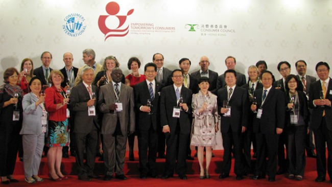 ▲국제소비자기구는 120개국 260여 단체가 참여하고 있다. 앞줄 왼쪽 두번째가 김재옥 회장이다. 