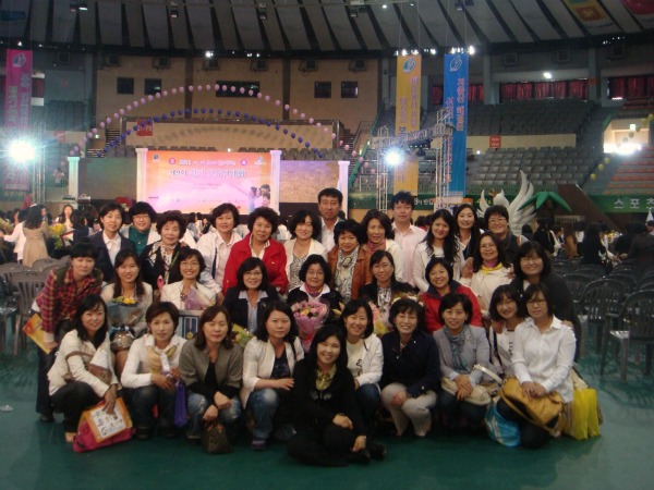 ▲‘2011 경기도보육인대회’ 수상자와 성남시 국공립어린이집 연합회 회원
