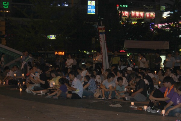 이날 집회는 밤 9시까지 진행되었다.